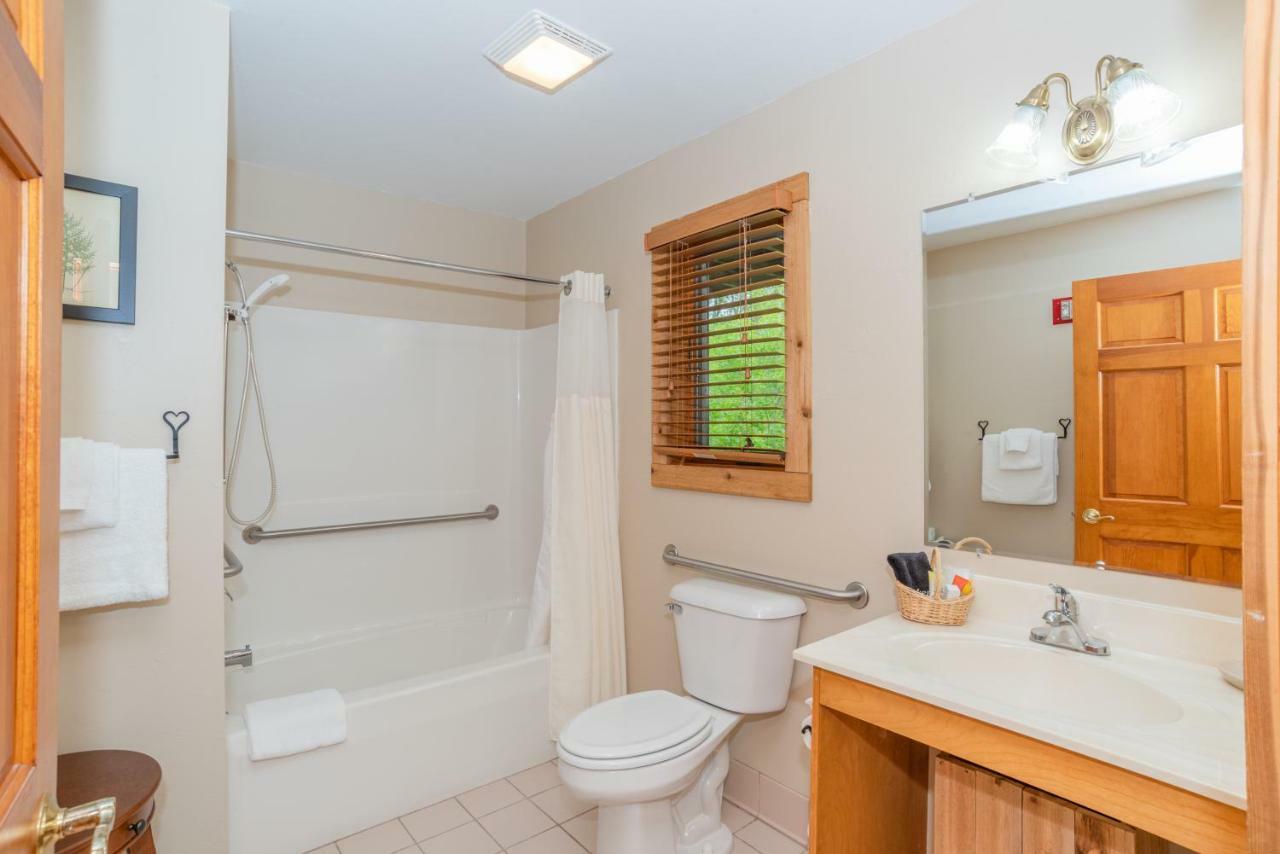 Village Green Lodge Ephraim Room photo