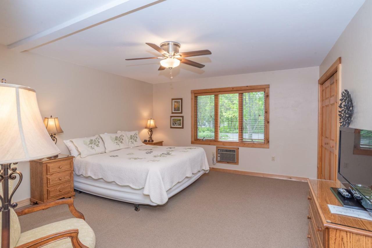 Village Green Lodge Ephraim Room photo