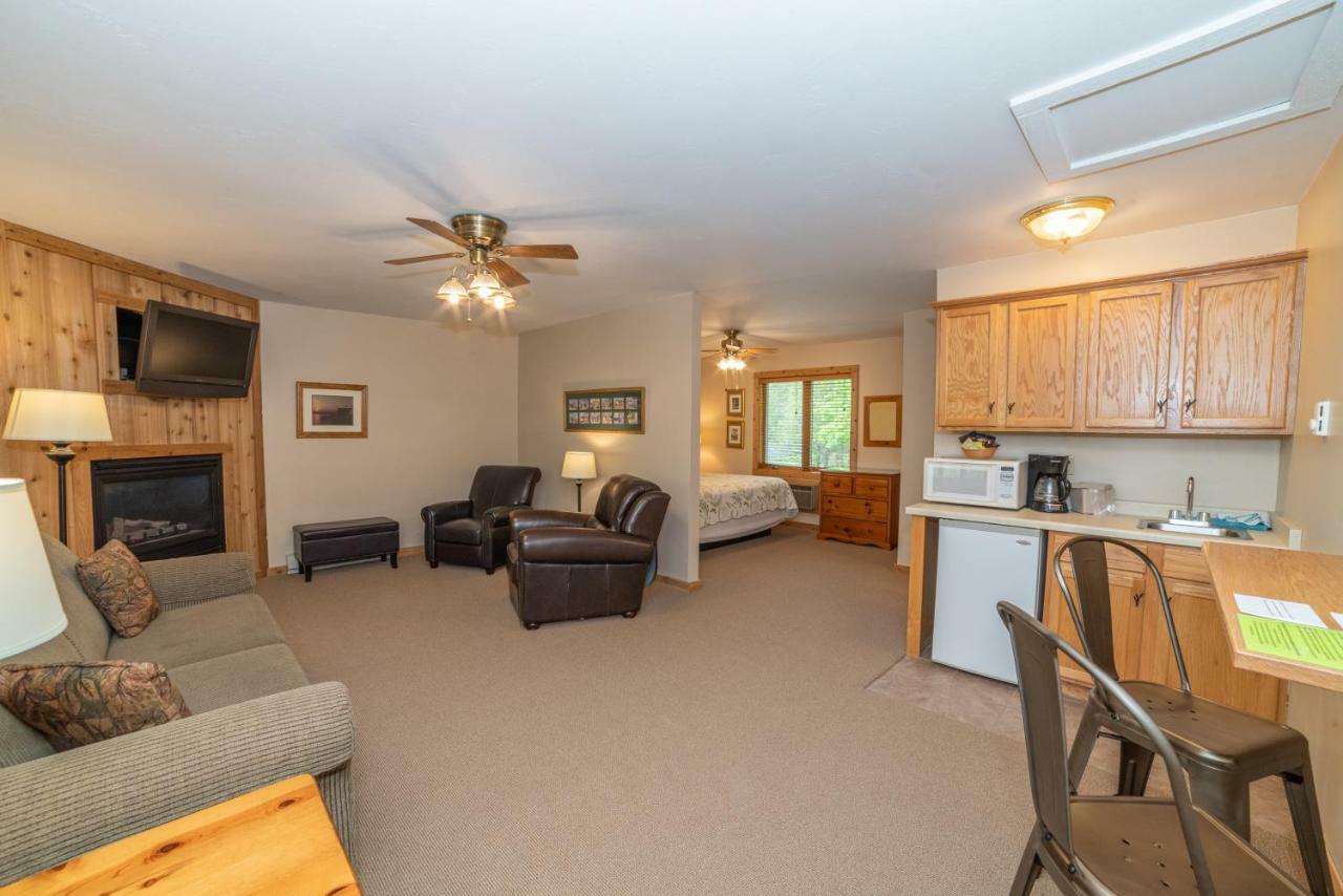 Village Green Lodge Ephraim Room photo